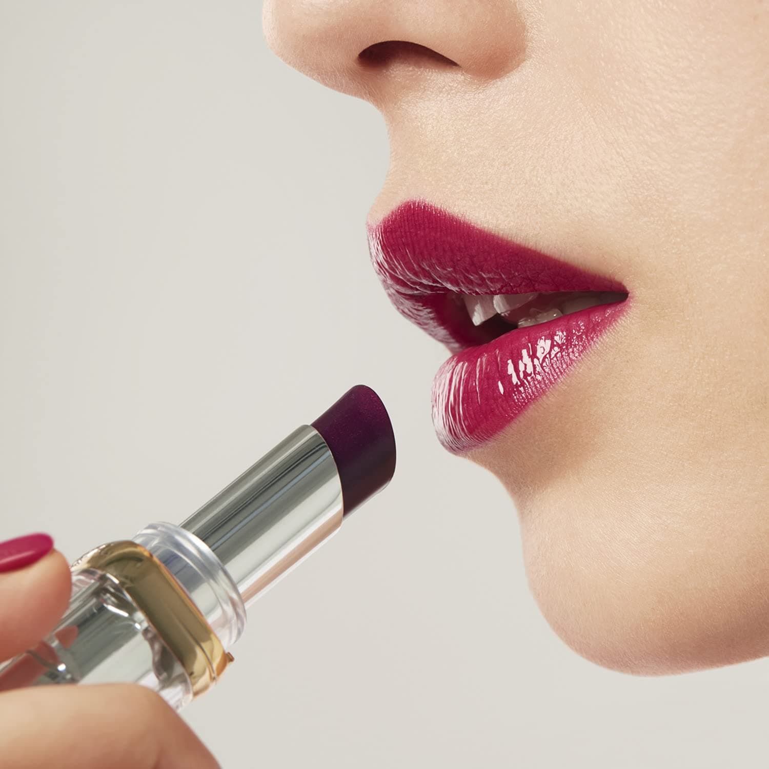 L'Oréal Paris Color Riche Shine Addiction 466 lūpu krāsa